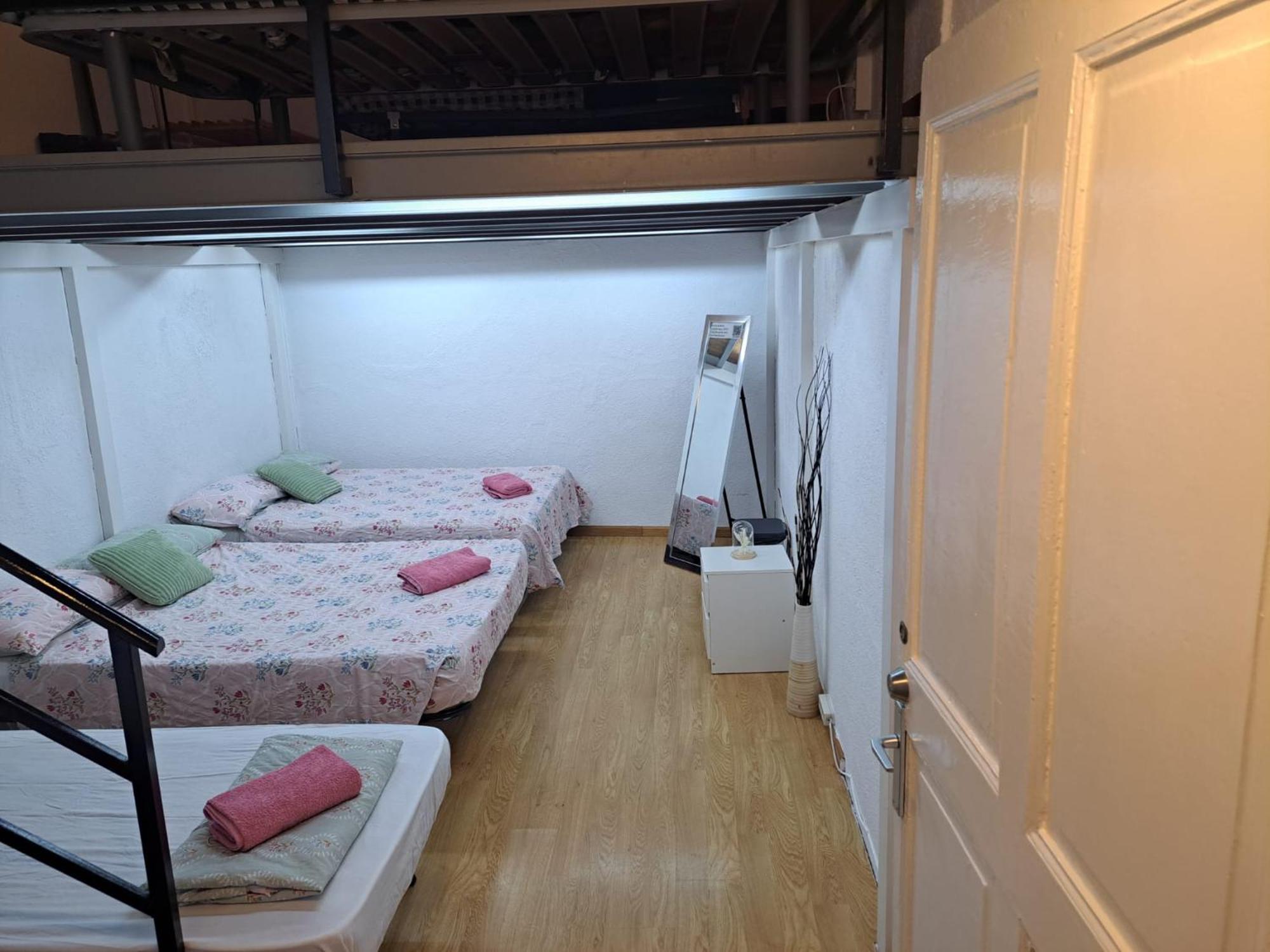 Habitacion Para Grupos Hasta 8 En Plena Rambla De Cataluna Barcelona Eksteriør bilde